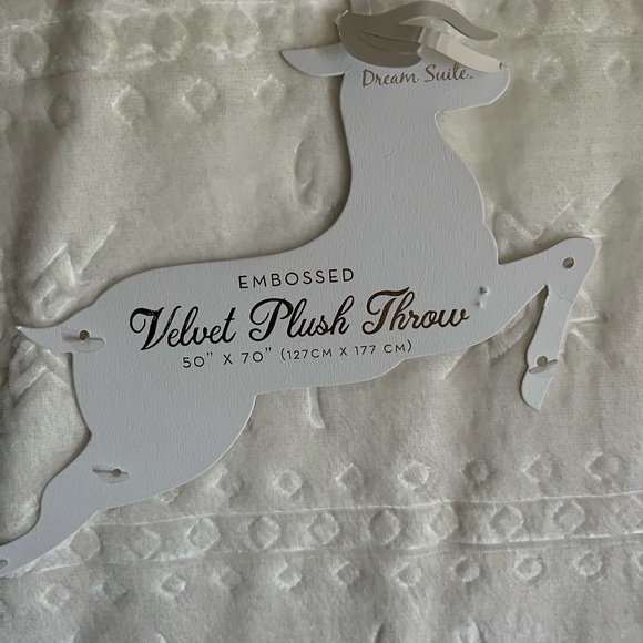 Dream Suite velvet throw blanket NEW white color. Perfect condition 50x70 - Picture 3 of 6